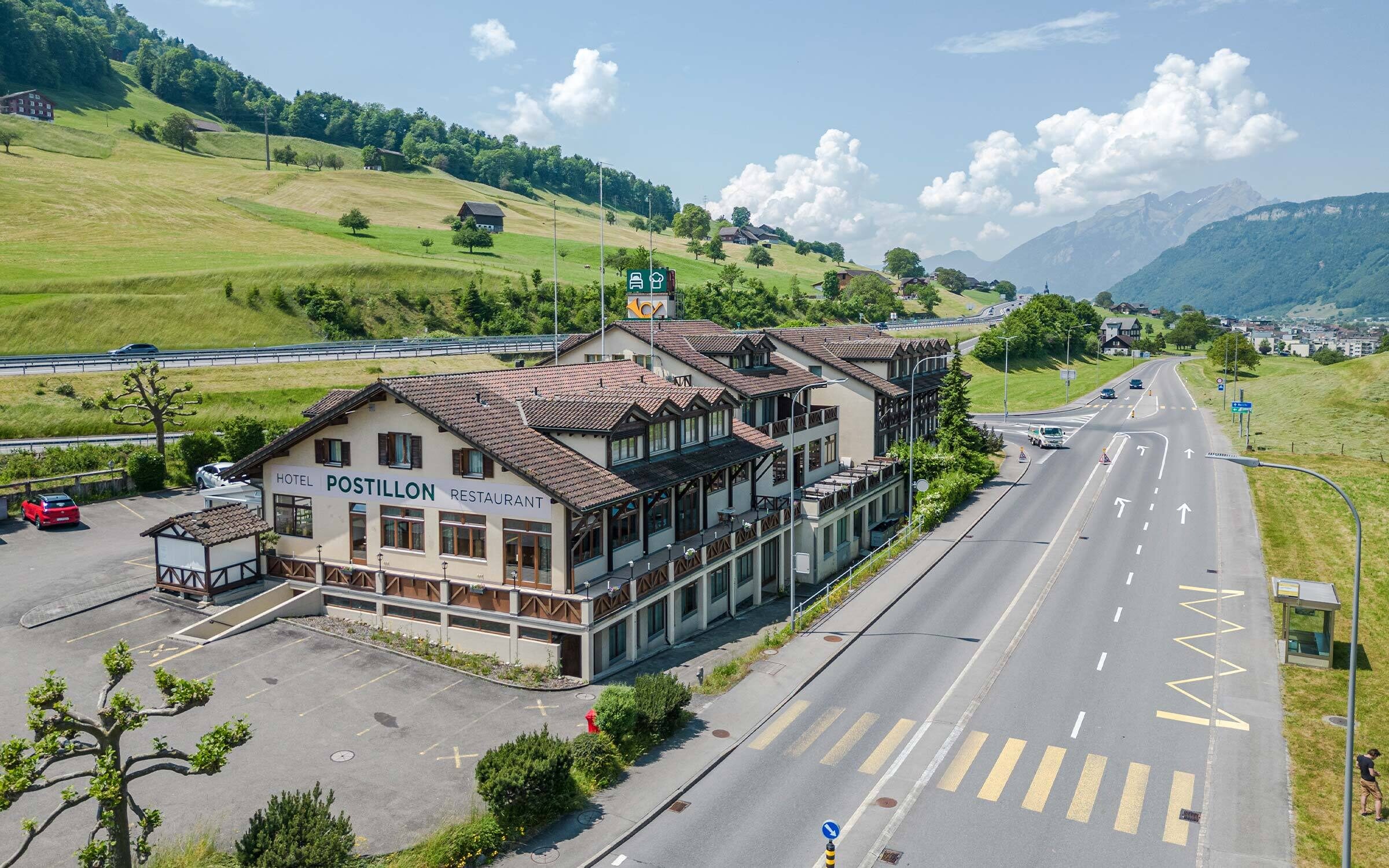 <p>Corporate Headquarter /</p><p>Hotel / Services</p>