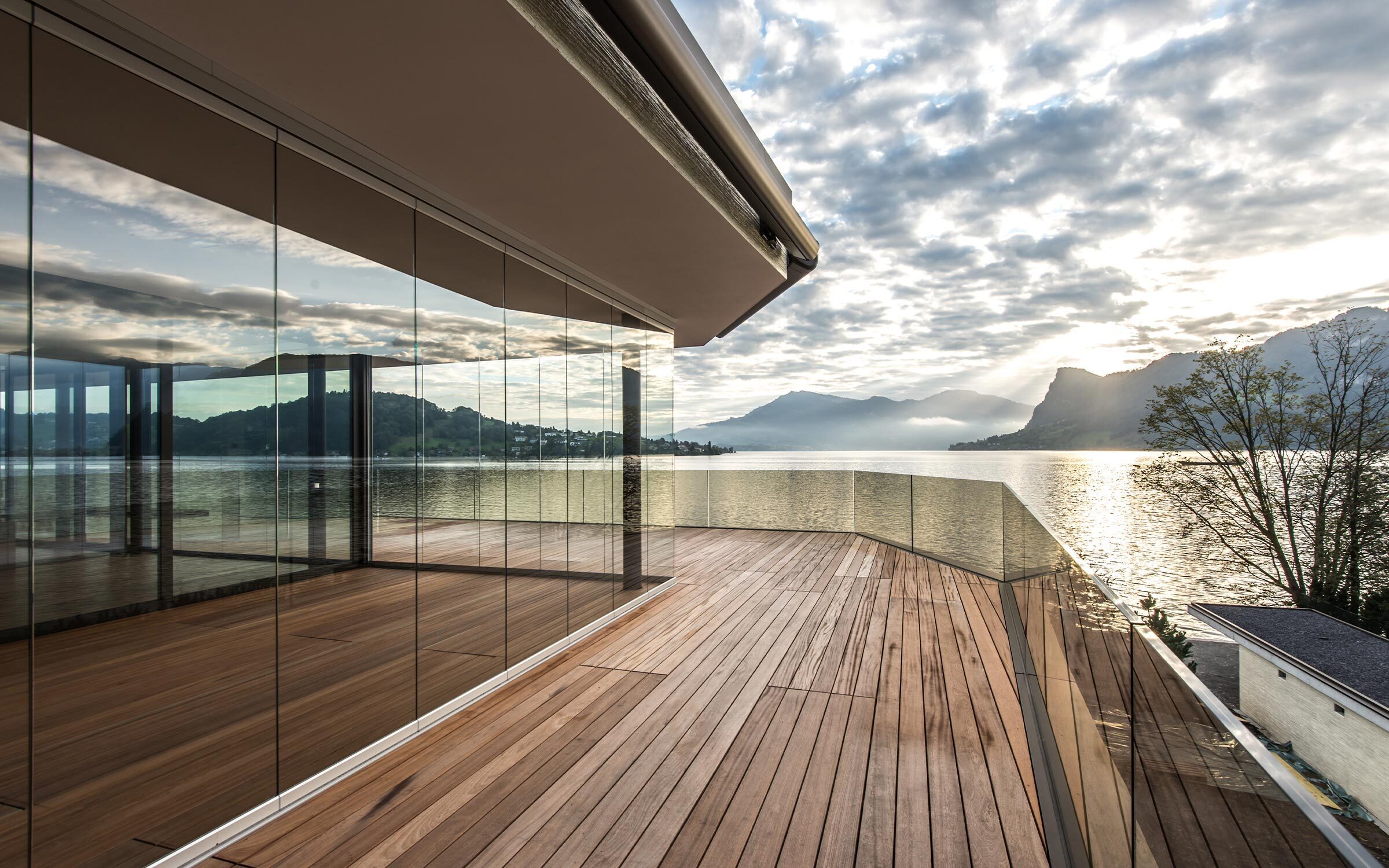 Peninsula Hergiswil - Sensational Living